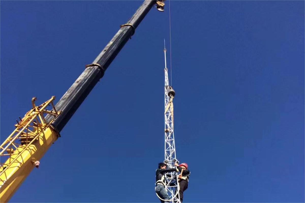 Làm cách nào để cài đặt Lightning Arrester
