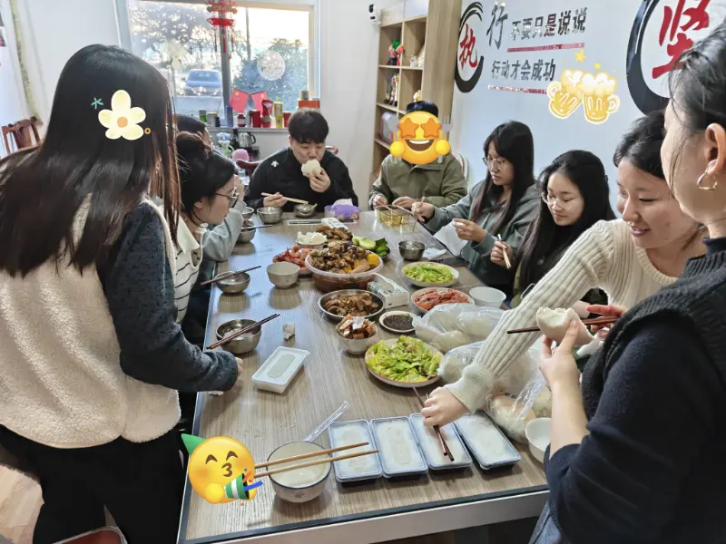 Bữa trưa tự phát xây dựng trái phiếu văn phòng lâu dài